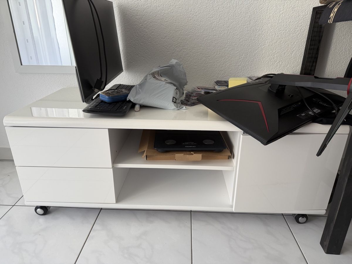 Cassettiere: Weisse Kommode mit räder – Usato da Oftringen venduto da dur_zdl6