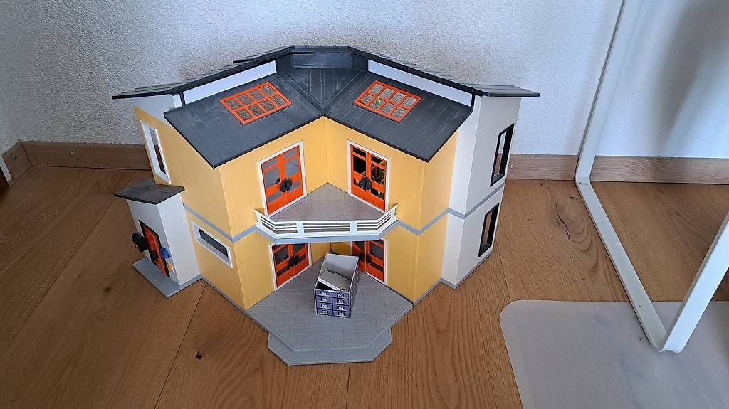 Playmobil Jouets: Playmobilhaus inkl. EINRICHTUNG – D'occasion à Rothenthurm par dudli84 1
