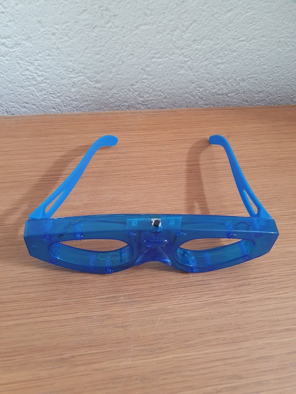 Brillen & Gläser: Partybrille blinkend blau ohne Glas – Neu und originalverpackt aus Würenlos von Oergeli1 1