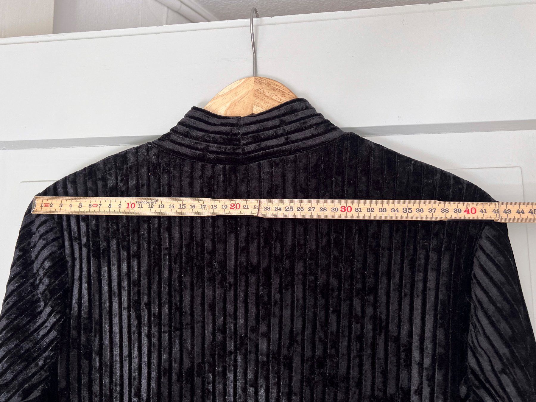 Vestiti: Schwarzes Samtkleid, ca 38 – Usato da Winterthur venduto da Ael_ 5