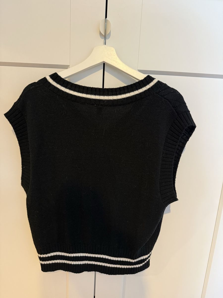 H&M Gilet & Giacche senza maniche: Strickweste/Pullunder Schwarz Gr. S  – Usato da Zürich venduto da FionaLuzia 2