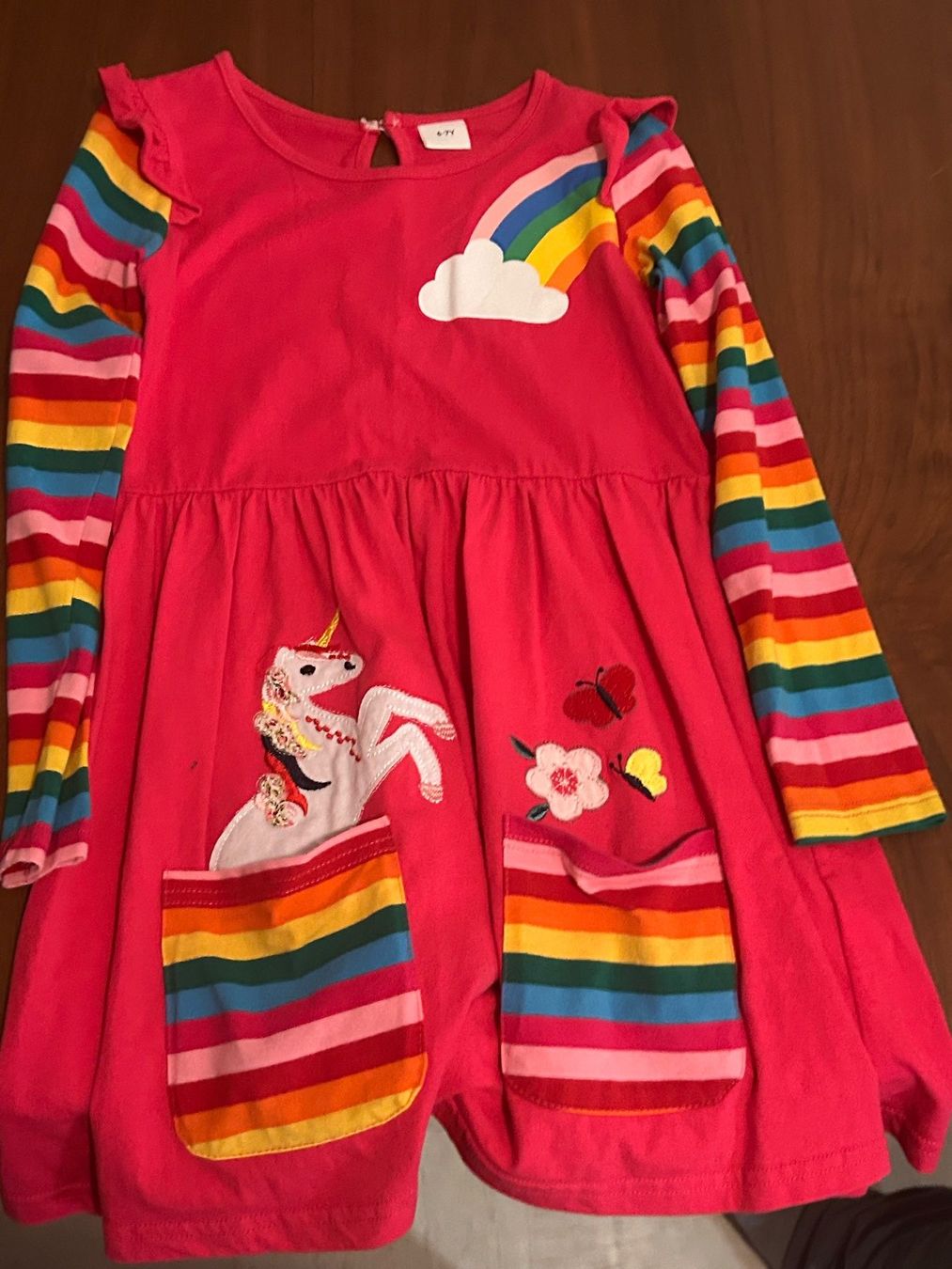 Vestiti & Gonne: Mädchenkleider Einhorn Regenbogen Grösse 122 – Usato da Zürich venduto da MINGL