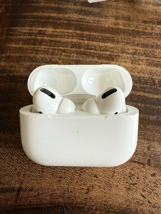 Apple Kopfhörer: Apple AirPods Pro - Top Zustand mit OVP – Gebraucht aus Zürich von flooff