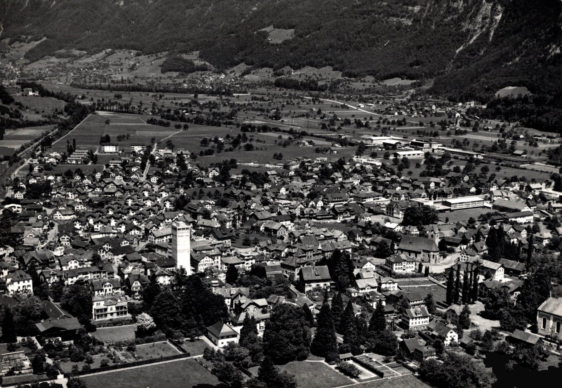Cartoline postali: Flugaufnahme Flums SG – Usato da Bronschhofen venduto da Astore