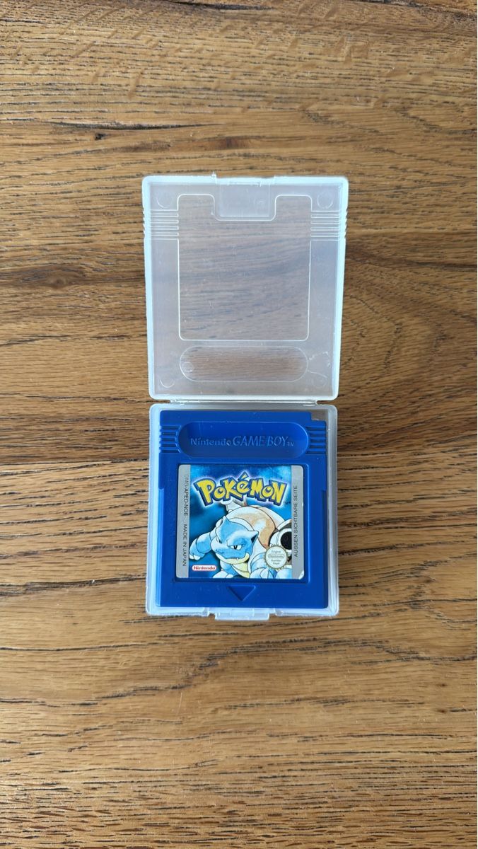 Pokémon Giochi: Game Boy Pokemon blau mit Hülle – Usato da Lenzburg venduto da eyworld