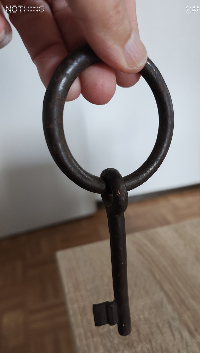 Clés: Alter Eisenschluessel mit Ring gebraucht – D'occasion à St. Gallen par Ricardo_Deals 1