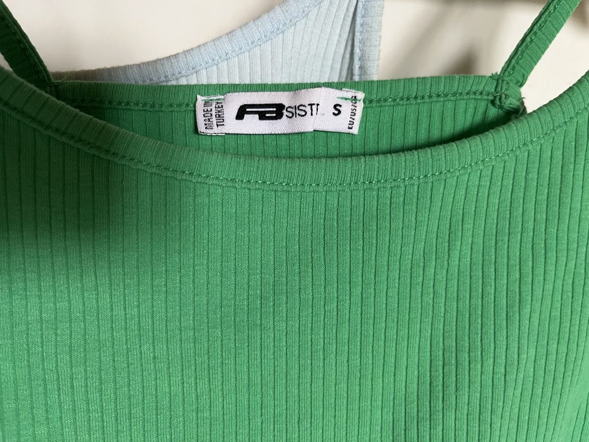 Tops: Top Blau & Grün – D'occasion à Frauenfeld par secondhand2hand 1
