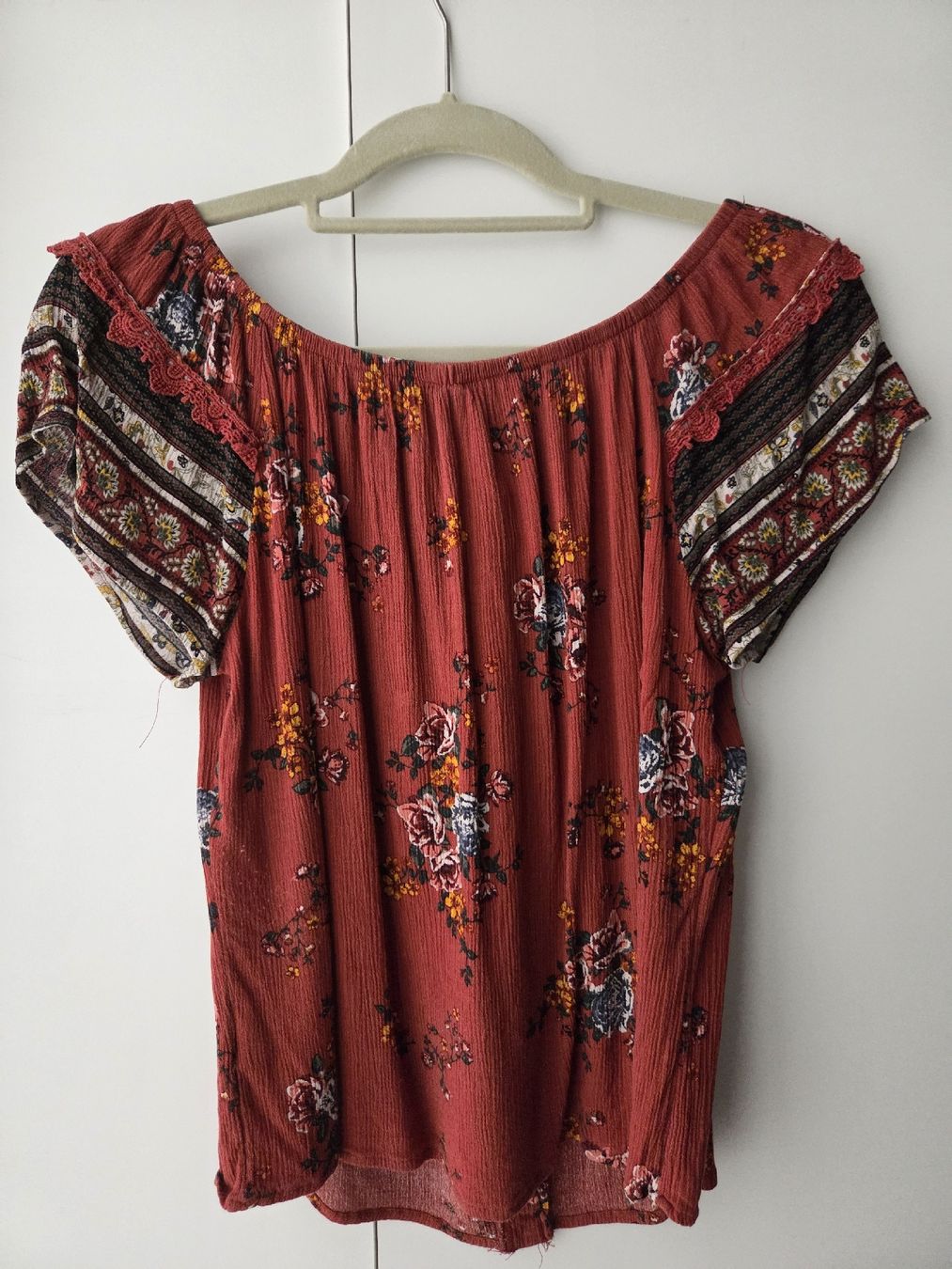 Chemisiers: Floral Off-shoulder blouse – D'occasion à Dübendorf par and_8cxr 1