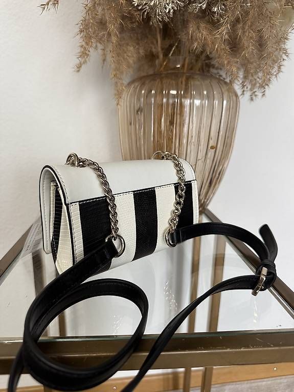 Sacs femmes: GUESS MINI SCHULTERTASCHE – D'occasion à Winterthur par fij_f65r 1