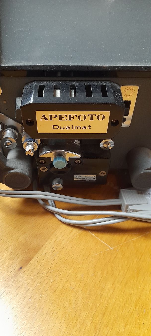 Pellicole: APE FOTO Dualmat Projektor – Usato da Nesslau venduto da Pina 1
