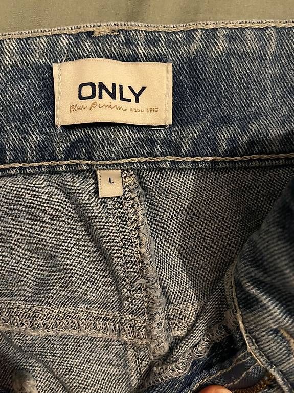 Pantaloni: Kurzer Only Hose Gr. L – Usato da Ostermundigen venduto da eli_ndj2 1
