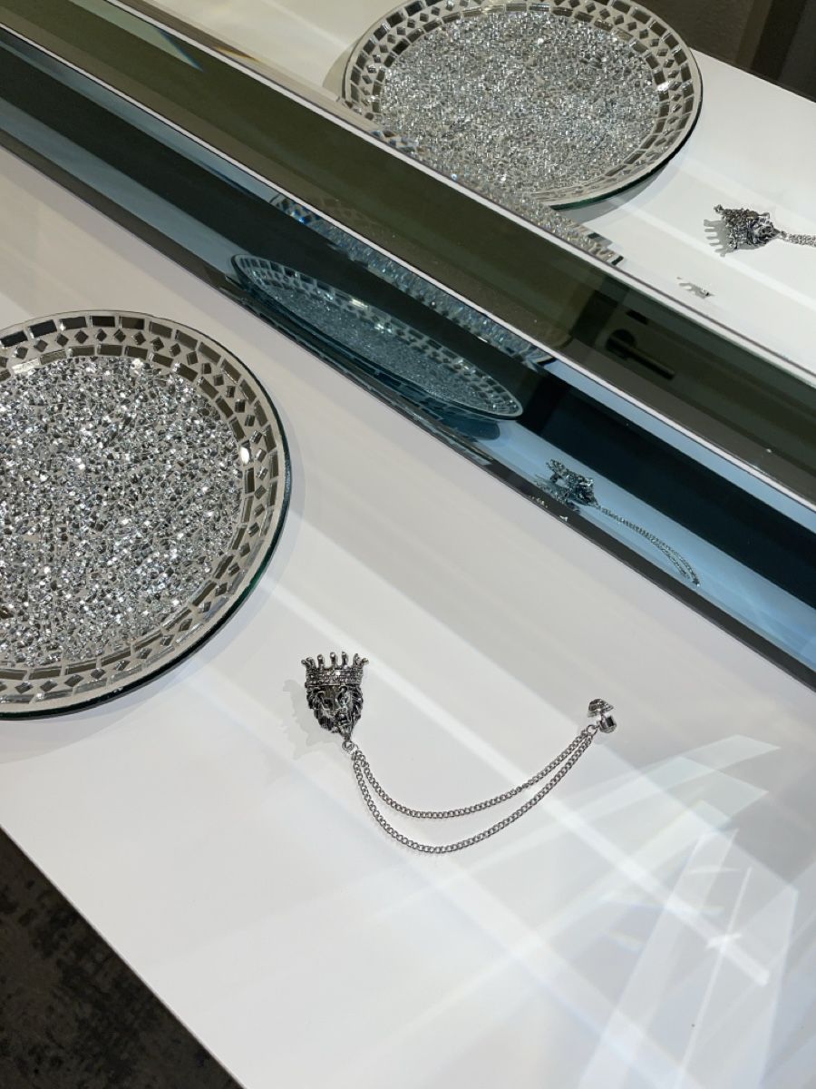 Broches & Aiguilles: Silber Löwenkopf Kette mit Brosche, König – Neuf avec emballage d'origine à Zug par Leerminschrank