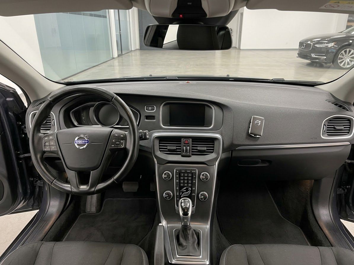 Volvo Automobili: Volvo V40 T4 R-Design – Usato da Stein AR venduto da CHZE 8