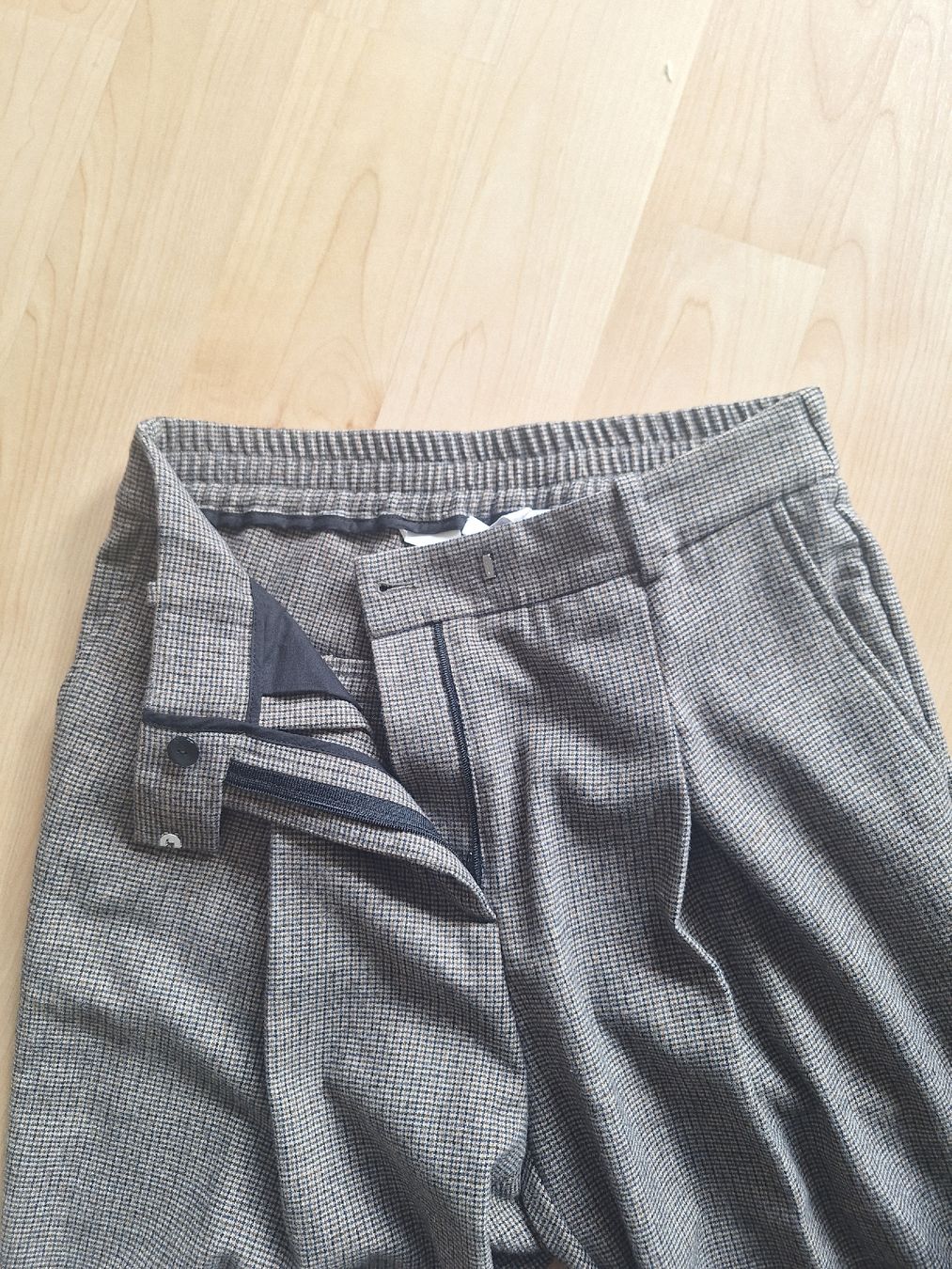 Hugo Boss Pantaloni: Bequeme braune Hose von Boss – Usato da Zürich venduto da Zelda14 3