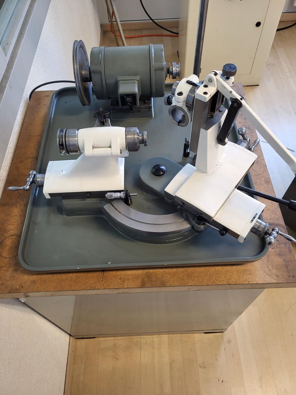 Toutes les machines: Affuteuse – D'occasion à Le Locle par jul_w67y 1
