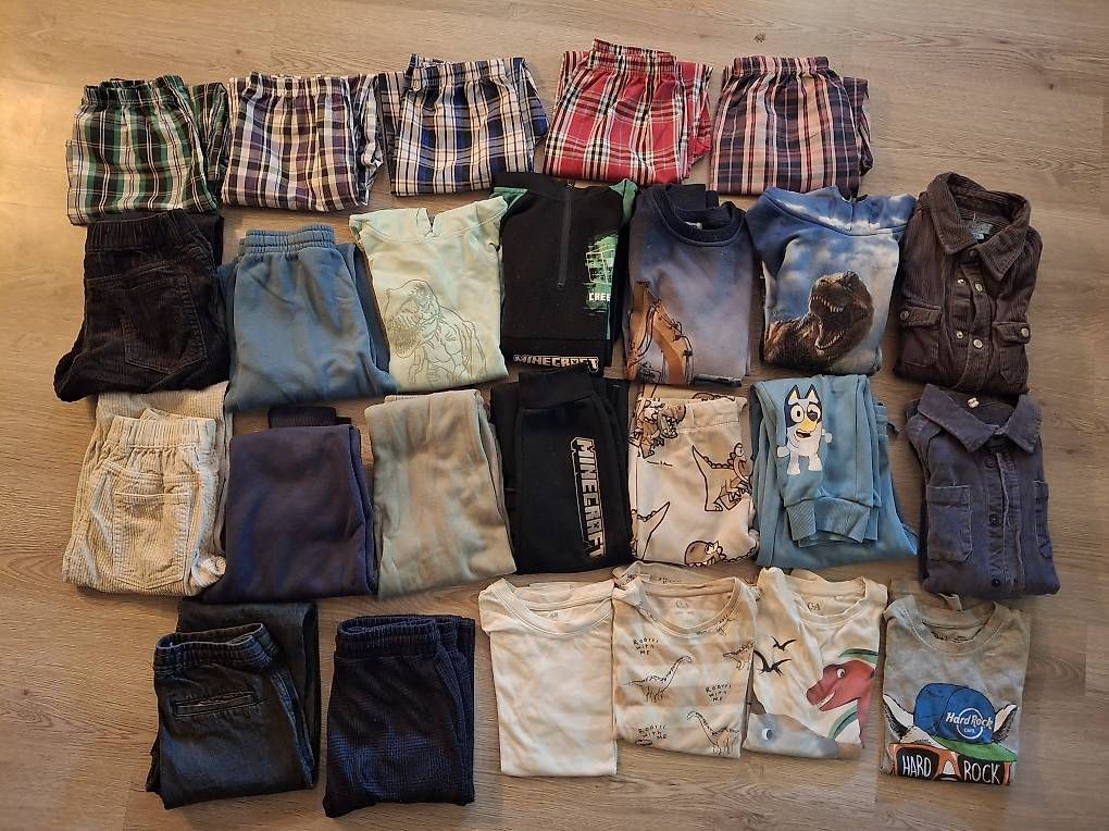 Ensembles coordonnés: Kinderkleidung 134 – D'occasion à Eriswil par swe_t72b