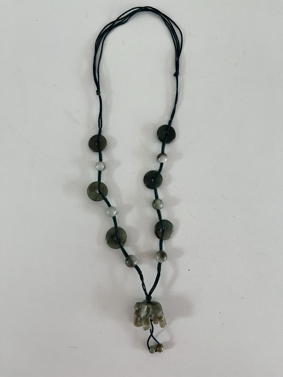 Catenine: Kette mit Elefant, Scheiben, Perlen / Jade ähnlicher Stein – Usato da Wetzikon ZH venduto da seli03