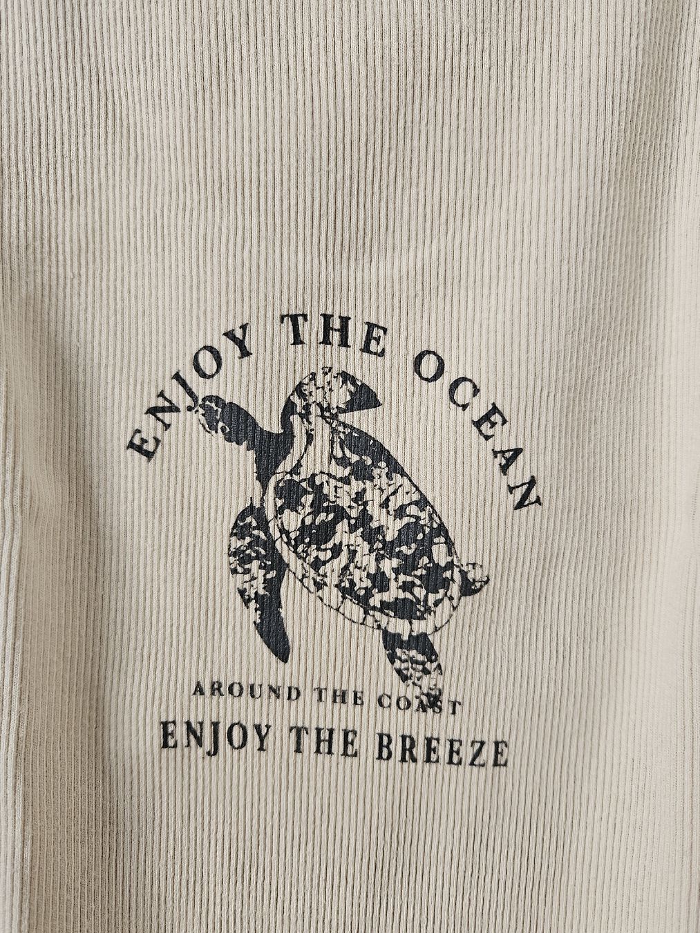 Pull&Bear Top: Pull & Bear Croptop Enjoy the Ocean mit Schildkröte XL  – Usato da Zürich venduto da Mme.Sora 1