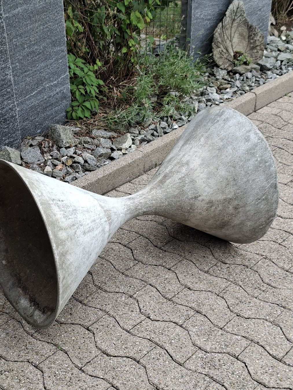 Eternit Blumentöpfe: Willy Guhl Eternit Blumenspindel  – Gebraucht aus Ganterschwil von HeidiuPeter 5