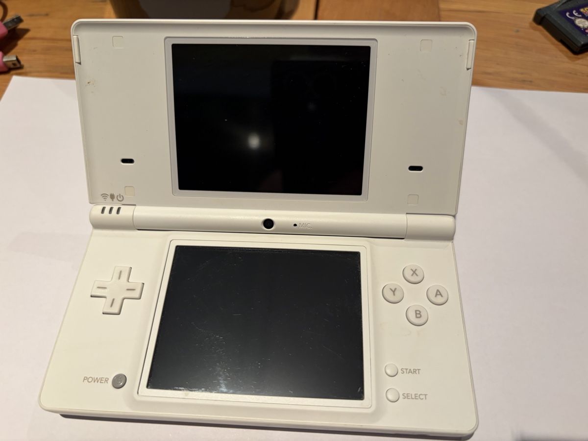 Nintendo Console: Nintendo DSi en édition limitée Pokémon Reshiram & Zekrom – Usato da Echallens venduto da JAR69 4