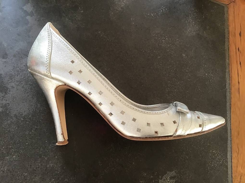 Damenschuhe: Escarpins argentés à talons, taille 39 – Gebraucht aus Pully von san_b2w6 2