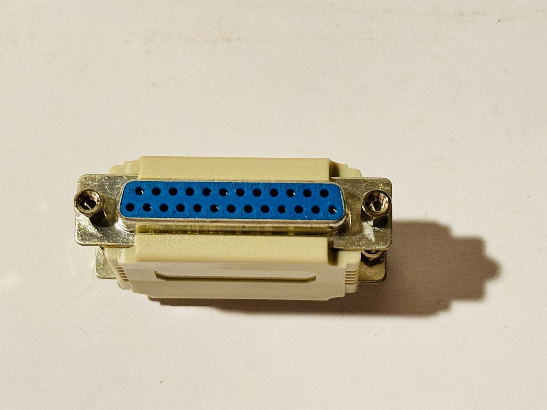 Unità & Adattatore: RS 232 Gender Changer – Nuovo e nell'imballaggio originale da Humlikon venduto da GX30 1
