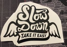 Sticker mit Flügelmotiv "Slow Down Take It Easy"