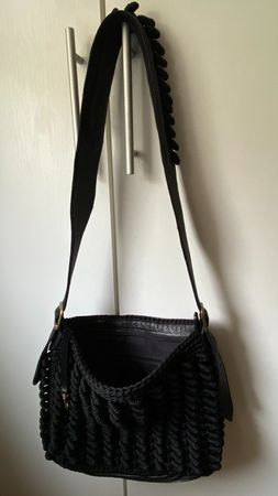 Schwarze Leder-Strick-Handtasche, neuwertig, Top Zustand!