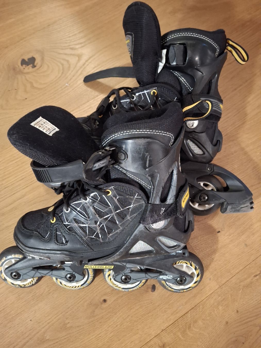 Pattini in linea & Pattini a rotelle: Junior Rollerblades Gr. 33 - 36.5 – Usato da Niederbipp venduto da Himbo62