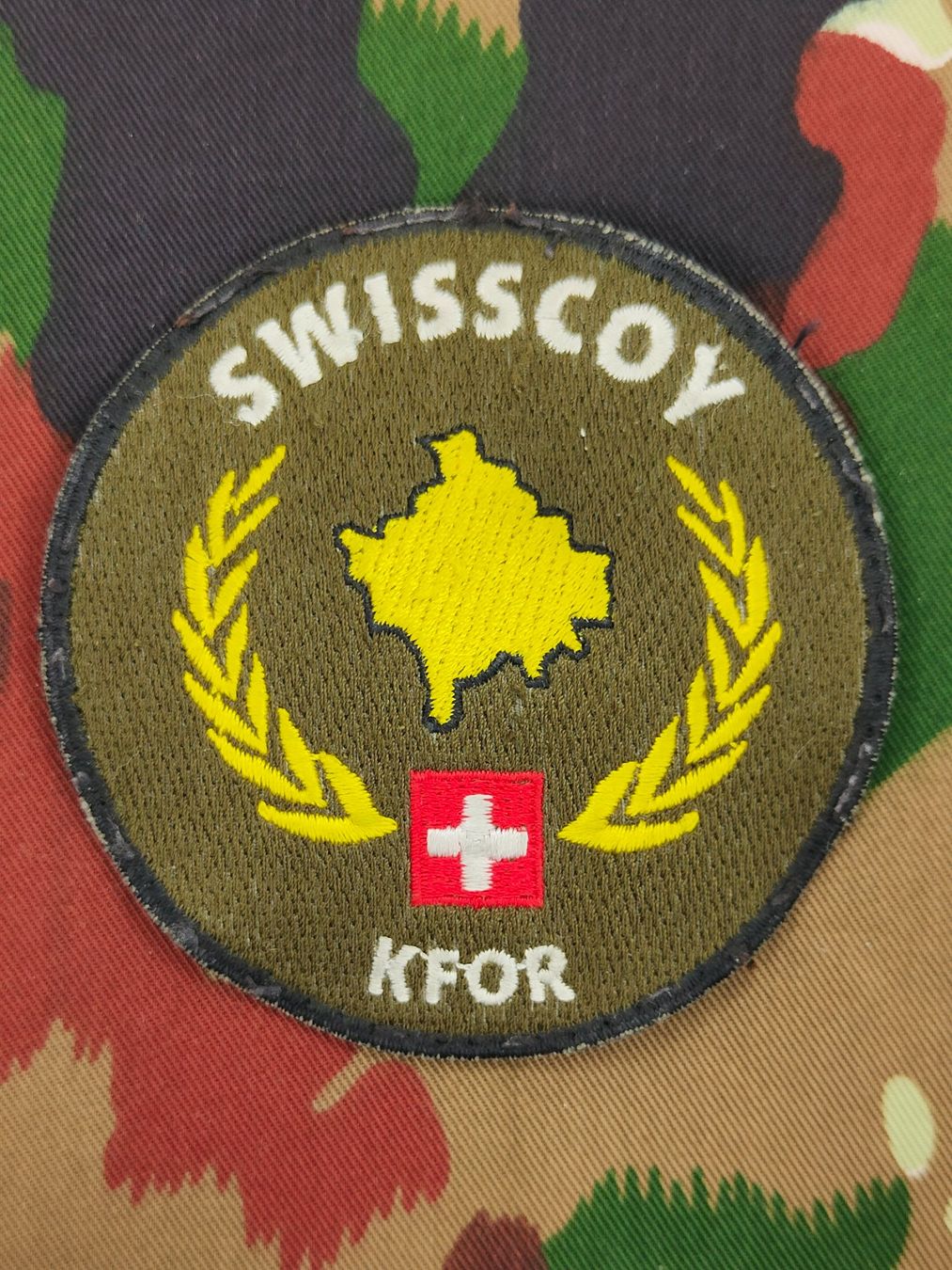 Schweizer Armee Placchette & Badge: Verbandsabzeichen SWISSCOY KFOR – Usato da Bauma venduto da SwissMilitaria