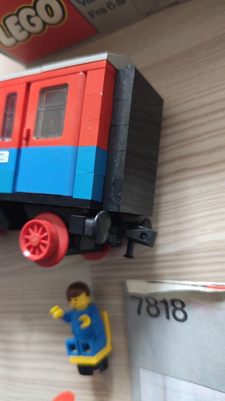 Lego Spielzeuge: Lego Eisenbahnwagen 7818 – Gebraucht aus Effretikon von Superkarin7 3