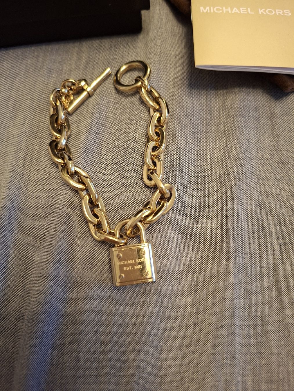 Michael Kors Armbänder & -reifen: Michael Kors Armband Gold – Neu (gemäss Beschreibung) aus Winterthur von Ausmisten2026