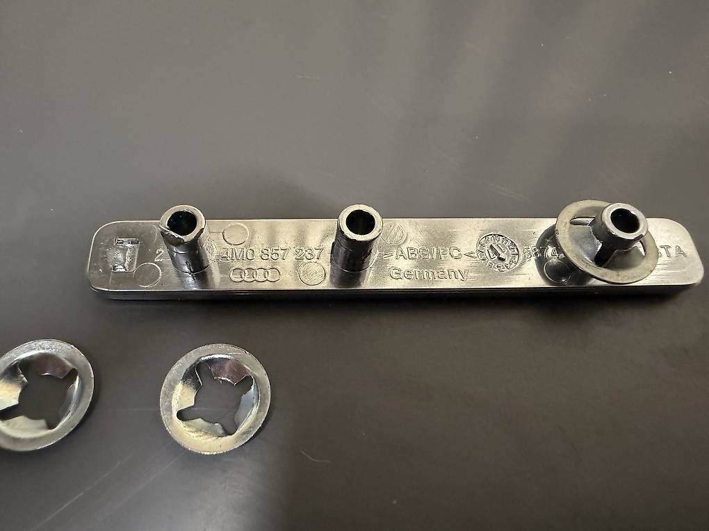 Tutti pezzi di ricambio auto: Quattro Emblem Original  – Usato da Schöftland venduto da Golf_R20 2
