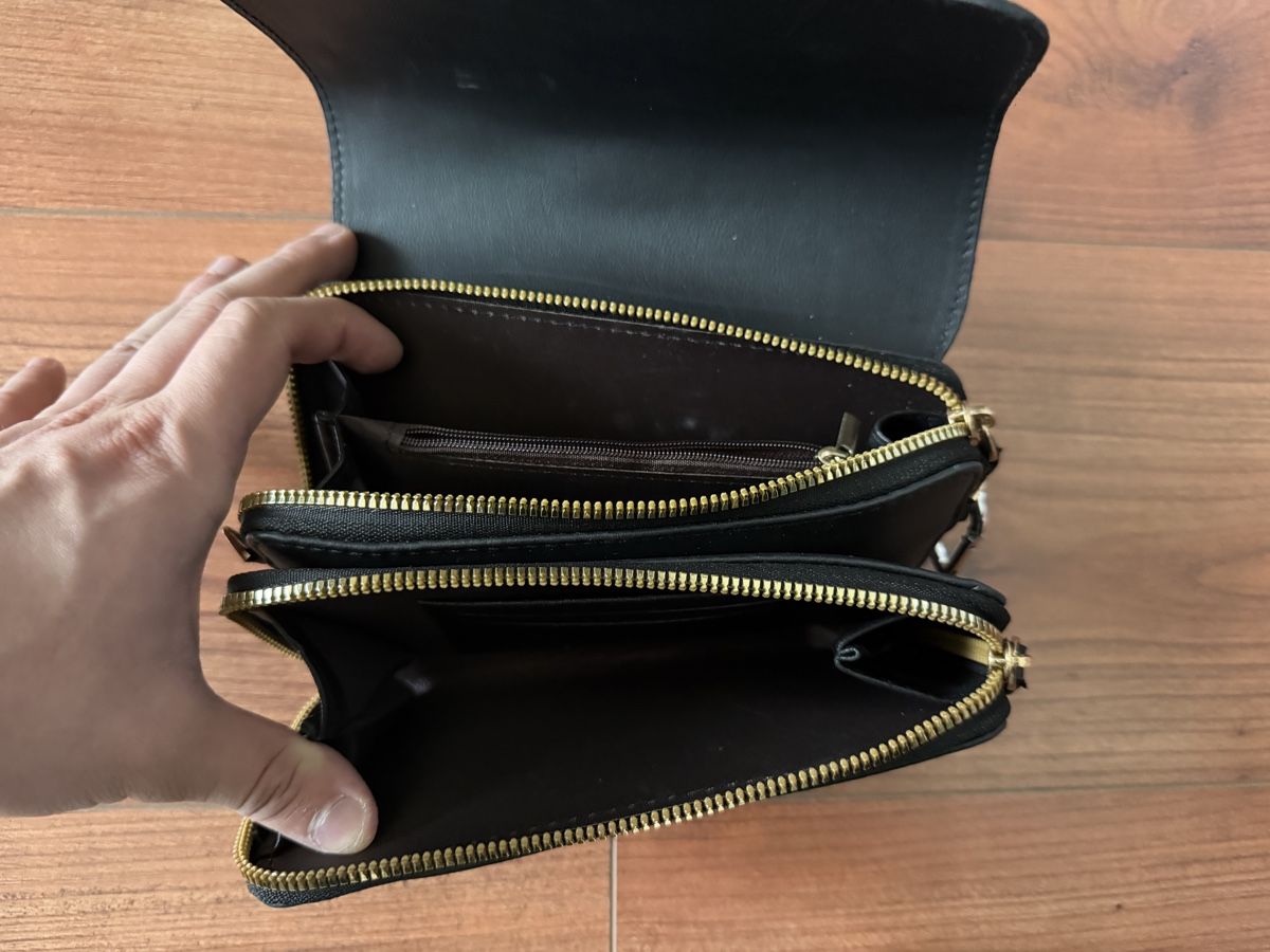 Borse da donna: Damen Tasche schwarz Umhängetasche klein – Usato da Dänikon ZH venduto da RAFIMIKI 1