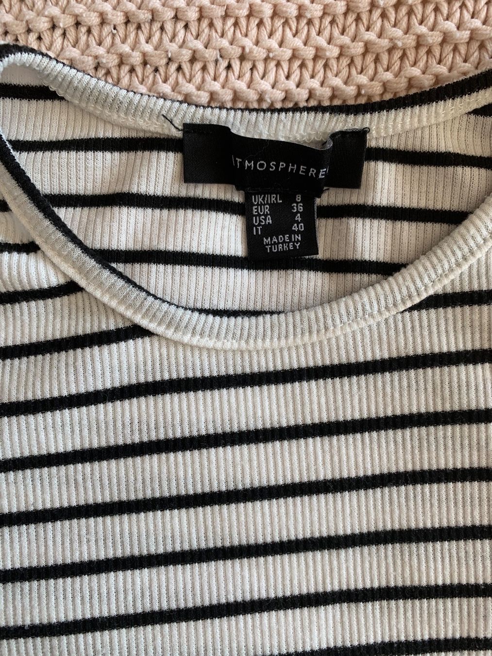 Tops: Top rayure épaule dénudée – Gebraucht aus Montreux von iza_peche8 2