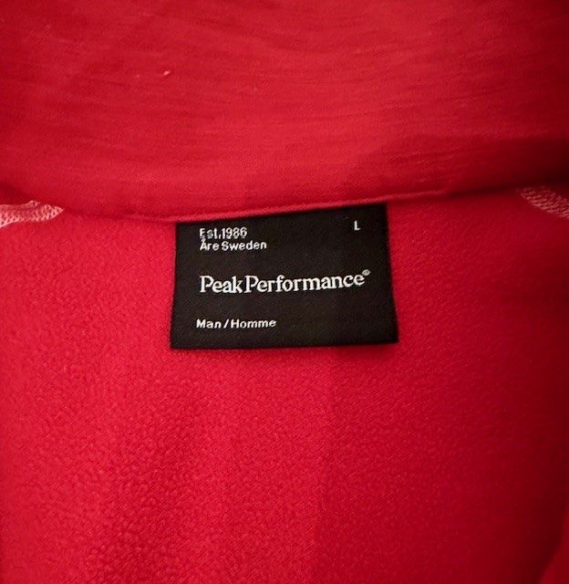 Peak Performance T-Shirts: Peak Performance top – Gebraucht aus Dallenwil von ZD2019 1