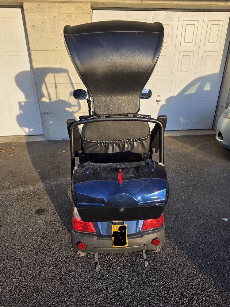 Elektromobile: Elektro - Seniorenmobil mit Verdeck – Gebraucht aus Schwarzenegg von Stakro 3
