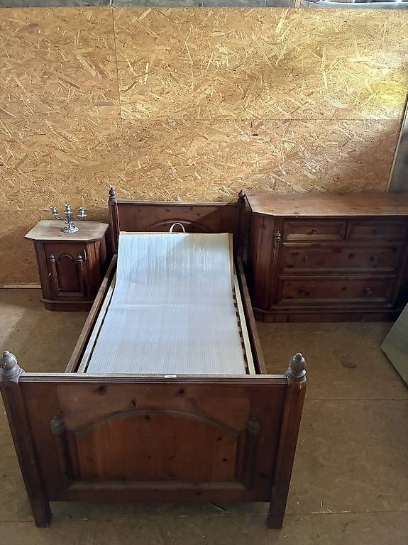 Lits: Schlafzimmer Möbelgarnitour – D'occasion à Pitasch par Haui0 2