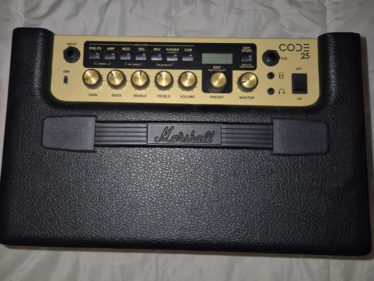 Squier Strumenti musicali: Guitare Squier Stratocaster + amplificateur + accessoires – Usato da Founex venduto da ass_h7wj 5