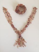 schöne Halskette mit Armband