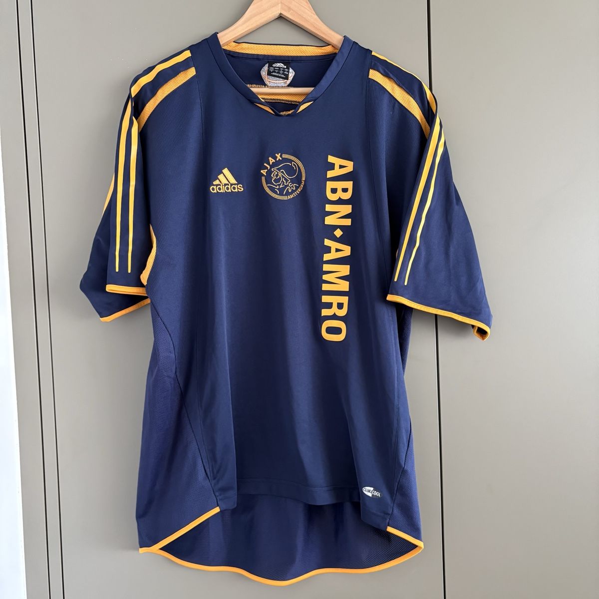 Adidas Canottiere & Pantaloni: Ajax Amsterdam Trikot Adidas Training – Usato da Winterthur venduto da LaBodega