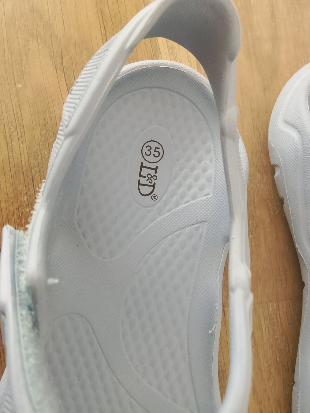 Schuhe für Jungen: Sandalen weiss Grösse 35 – Neu (gemäss Beschreibung) aus Bellikon von MellonCollieMitTwint 1
