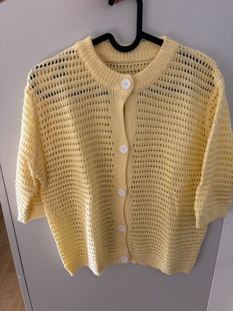 Gilet jaune en maille ajourée manches courtes état neuf