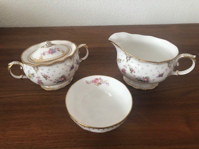 Royal Doulton Set di piatti: Antikes Prozellan Royal Crown Derby "Antoinette" – Nuovo (secondo la descrizione) da Ossingen venduto da Orelius 4