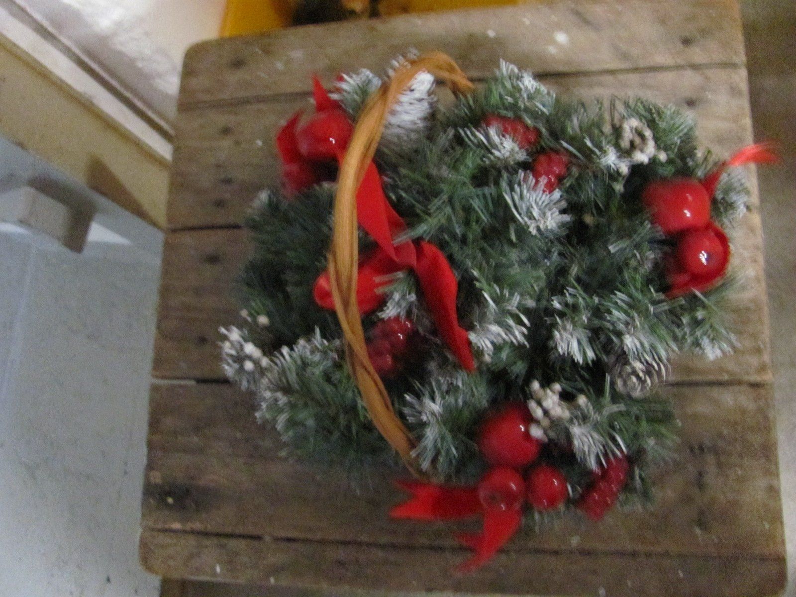 Tutte le decorazioni: Weihnachtskorb mit Tannenzweigen Deko gebraucht – Usato da Gümligen venduto da Fantapanda 3