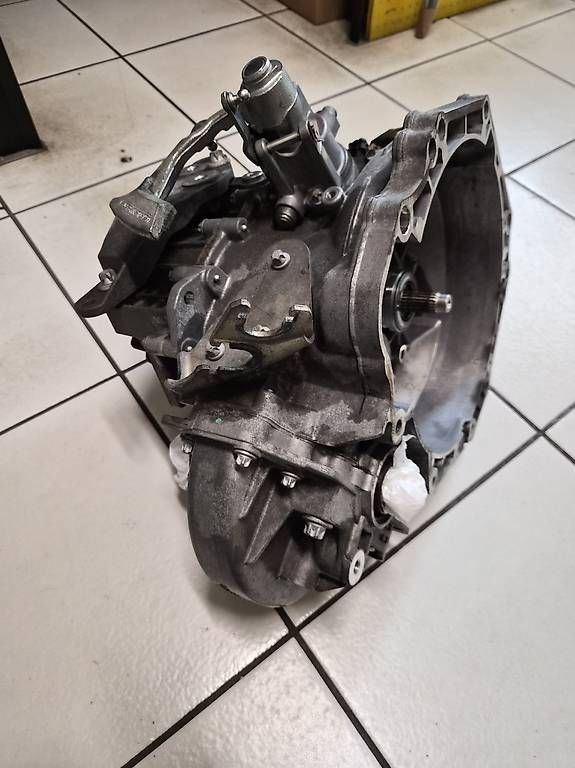 Opel Tutti pezzi di ricambio auto: Opel M32 Getriebe – Usato da Schaffhausen venduto da Dluis 2