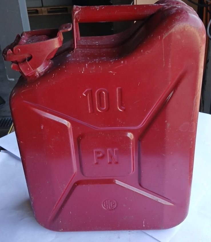 Taniche per benzina: Blechkanister 10 Liter rot  – Usato da Langenthal venduto da Egro50