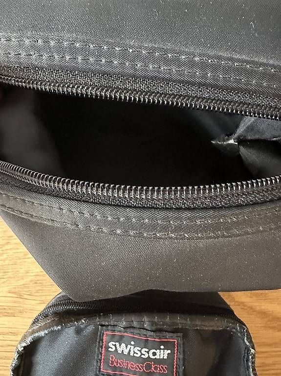 Trousses de maquillage: SWISSAIR Kulturbeutel/Amenity Kit – D'occasion à Basel par Mike744 1