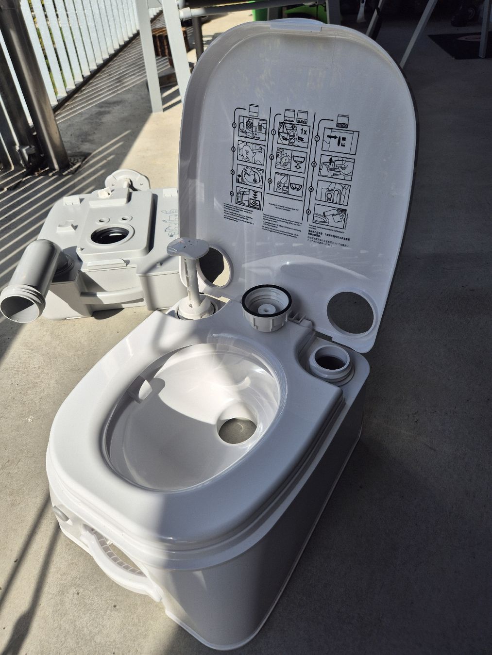 WC: Camping WC Dometic 972 – Usato da Wetzikon ZH venduto da Klassenzimmer 3