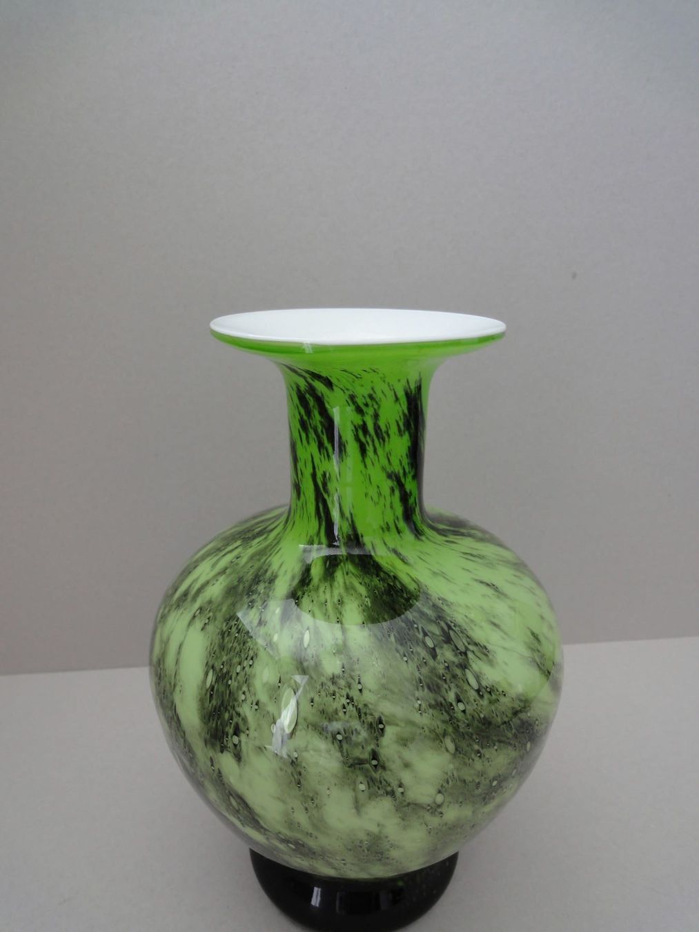 Vase & Récipients: Dekortive Opalin Glas-Vase – D'occasion à Chur par omonia